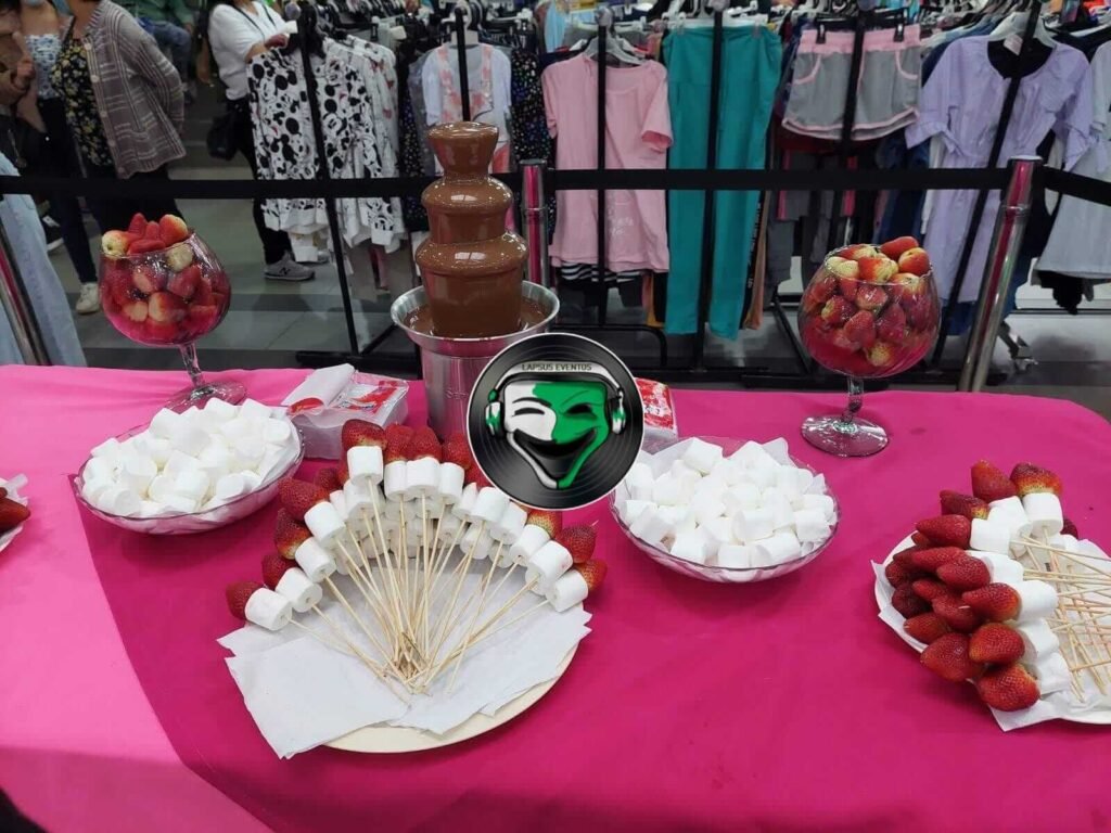 Mesa con fuente de chocolate para eventos