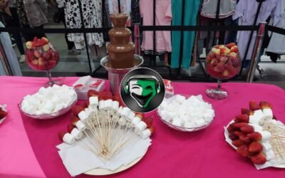 Mesa con fuente de chocolate para eventos